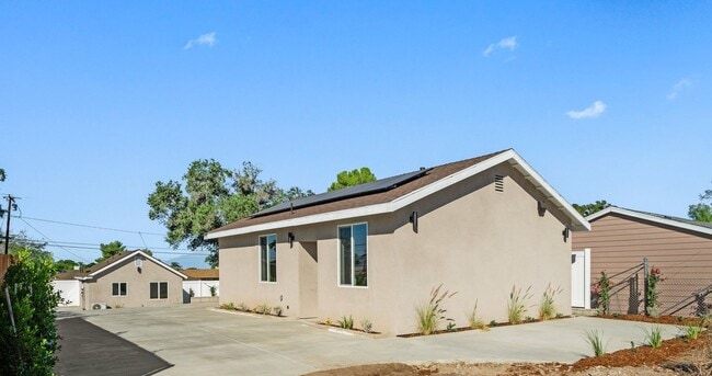 Building Photo - 1318 Malachite Ave