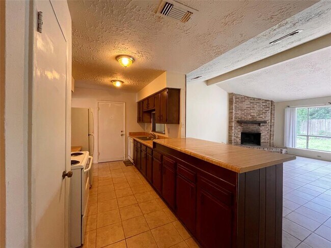 Building Photo - 4502 Mossygate Dr