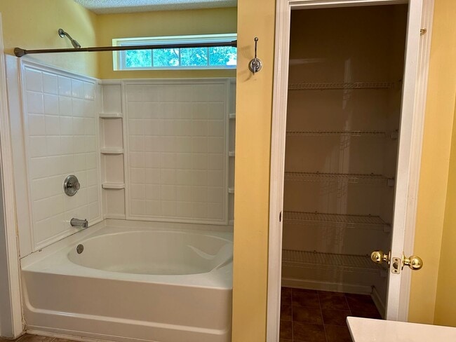 Building Photo - 5091 Ballantine Dr