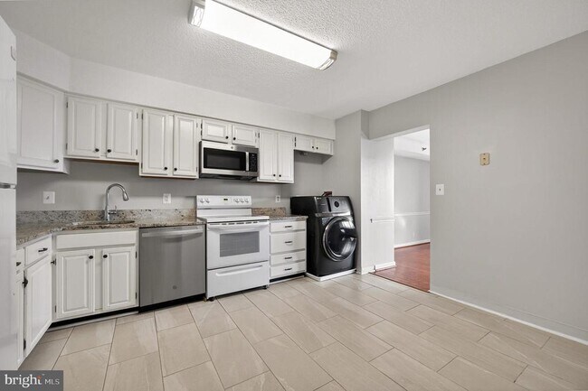 Building Photo - 3709 S George Mason Dr