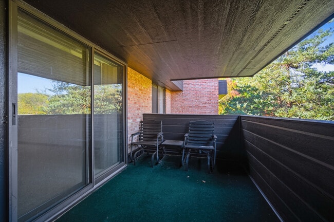 Building Photo - 1255 N Sterling Ave