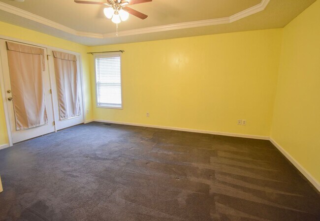 Building Photo - Coming Soon! 3 Bed 2 Bath with a Bonus Roo...