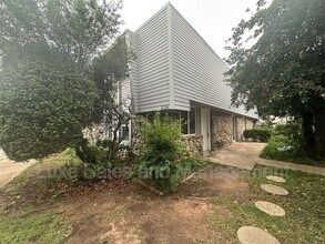 Building Photo - 6004 NW Expressway