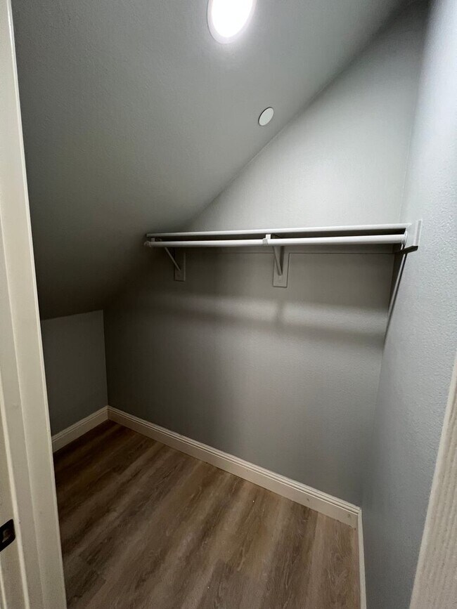 Building Photo - Desirable and Spacious 5-Bedroom Home in Empire Ranch!