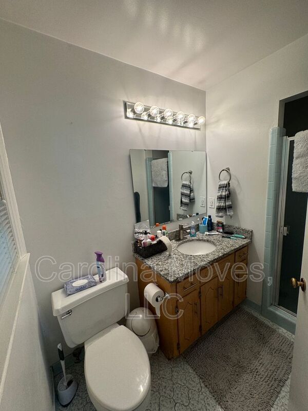 Building Photo - 502 Rosebud Ln