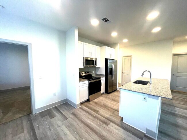 Building Photo - 2601 N Austin Ave