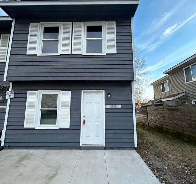 Building Photo - 306 Cedar St