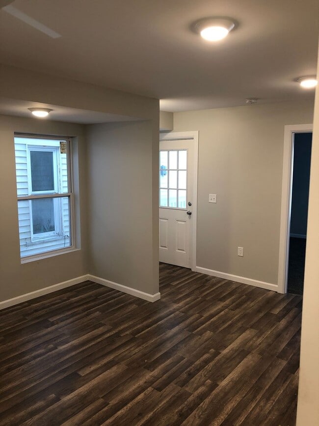 Building Photo - 3 bedroom, 1.5 bath house