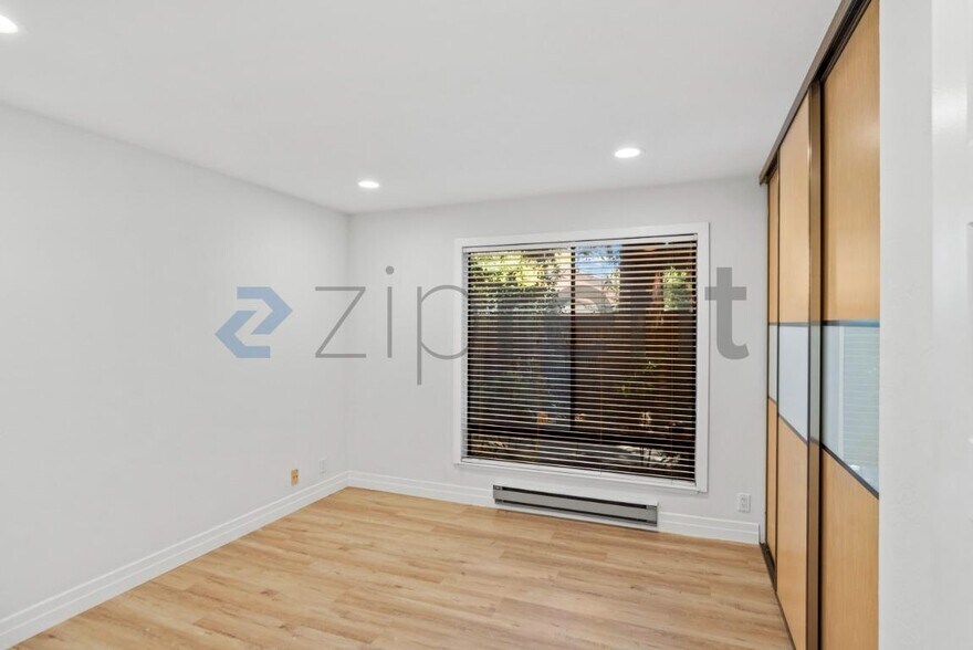 Building Photo - Unit 27