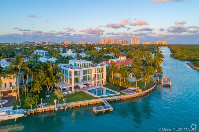 Building Photo - 440 S Mashta Dr
