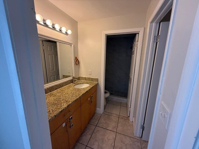 Building Photo - Spacious 3-Bedroom, 2-Bath Home in Prime O...