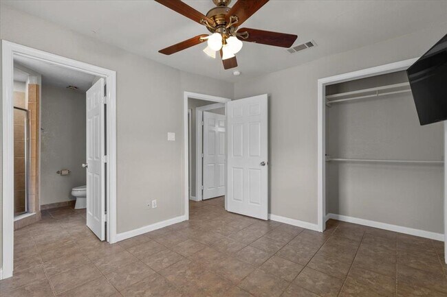 Building Photo - 7604 Robalo Rd