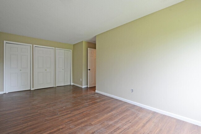 Building Photo - Spacious 3-Bed 1-Bath Condo For Rent in Ea...