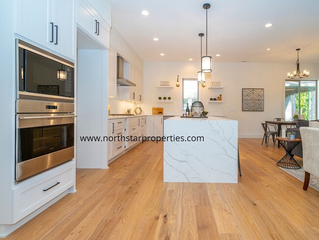 Building Photo - Tranquil Elevated Design in Tigard