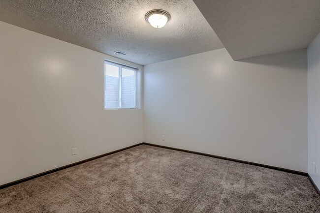 Building Photo - 2644-48 W Timberlake Dr