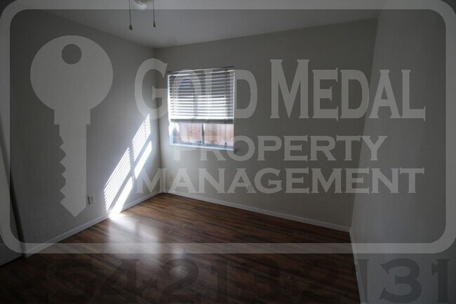 Building Photo - Beautiful 3-bed, 2-bath home now available...
