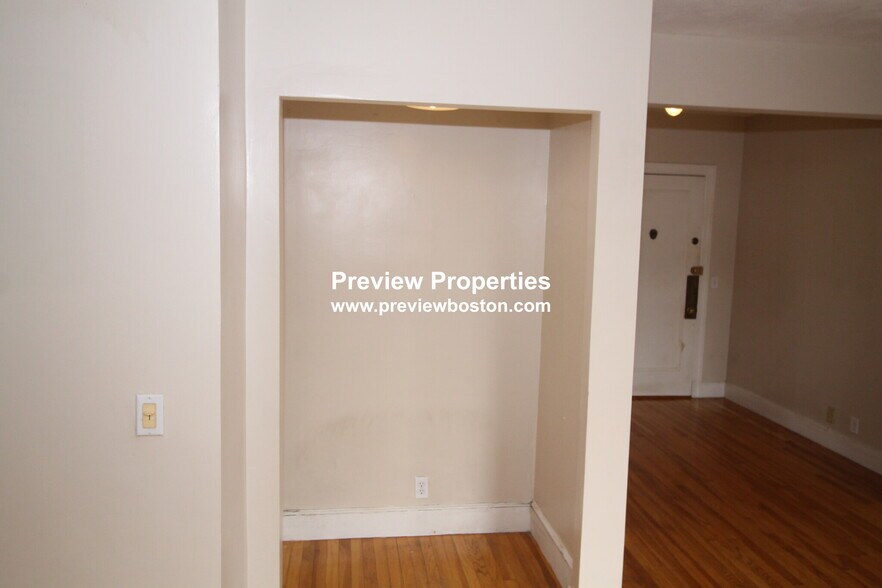 Building Photo - 97 Strathmore Rd