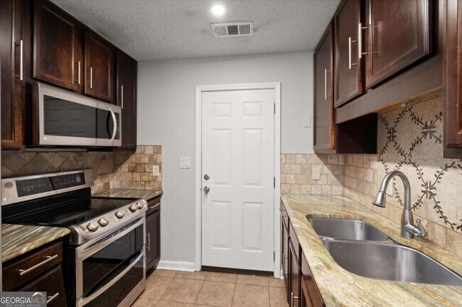 Building Photo - 2172 Park Terrace