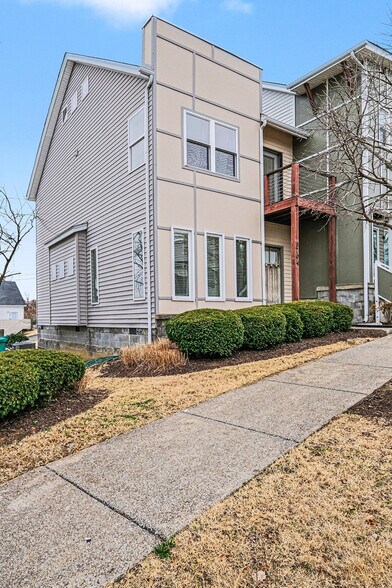 Building Photo - 3704 Lausanne Dr