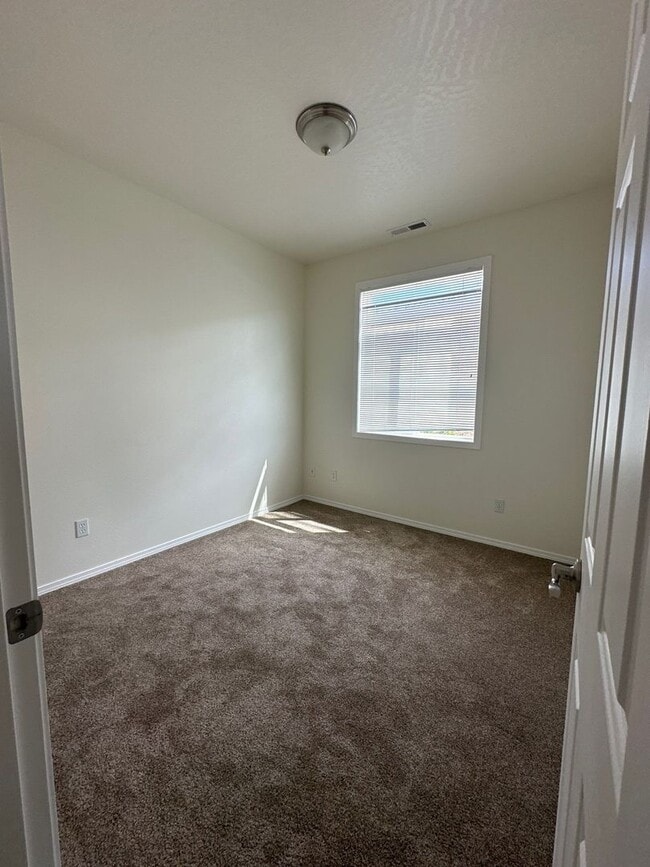 Building Photo - 5096 Larch Ln