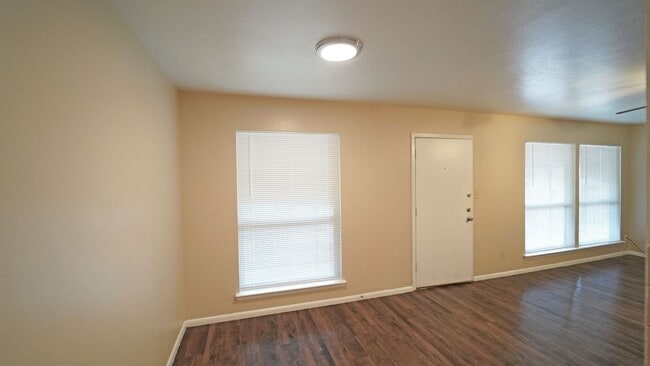 Building Photo - MOVE IN SPECIAL!! FOR LEASE! 2 Bedroom - 1...
