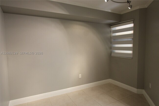 Building Photo - 15495 N Miami Lakeway