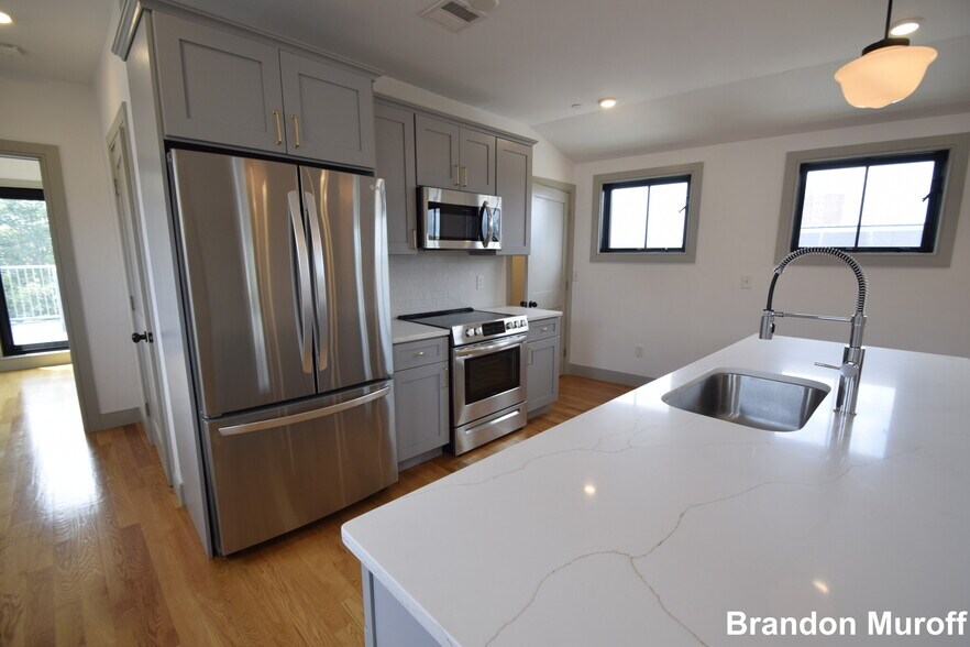 Building Photo - 15 Maywood St