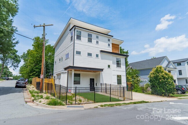 Building Photo - 1401 Kennon St