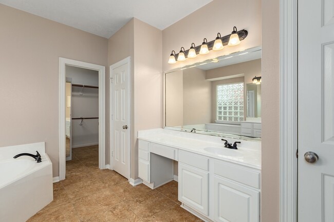 Building Photo - 3215 Canna Lily Ct