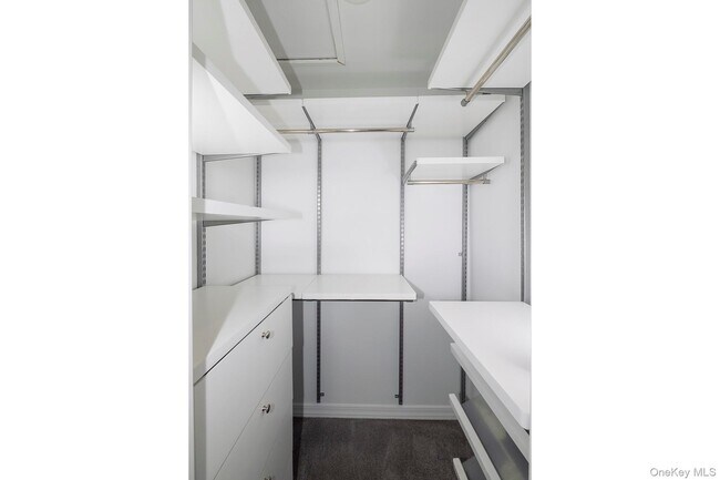 Building Photo - 425 Newbridge Rd