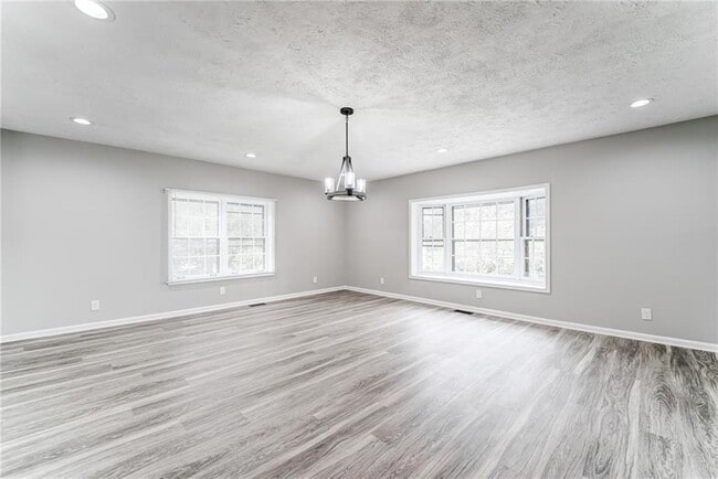 Building Photo - 770 Pine Lake Dr NW