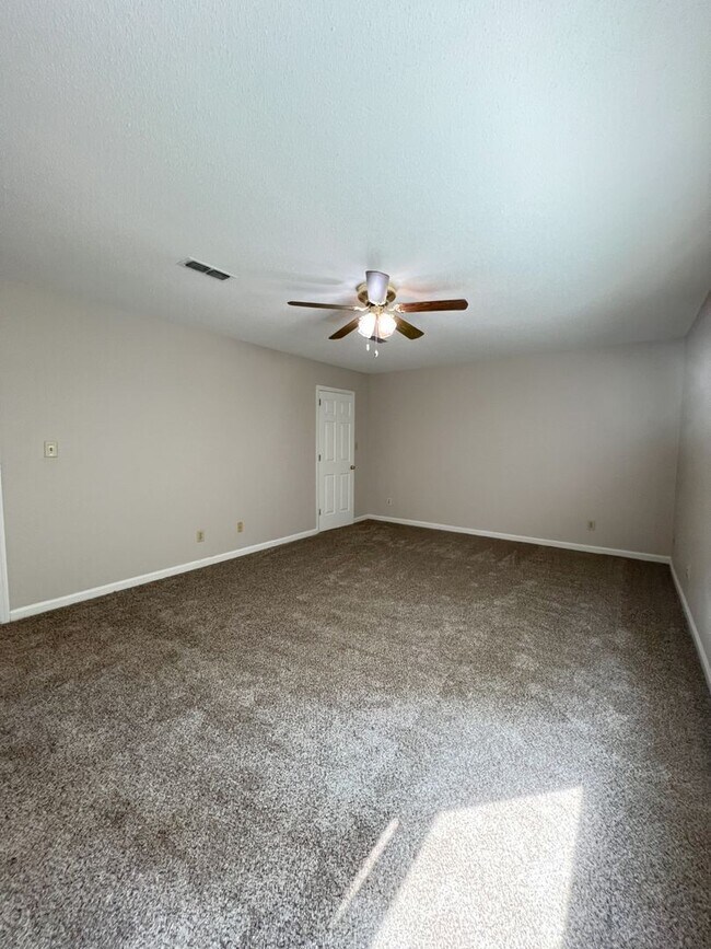 Building Photo - Gorgeous Single-Family Home! Large Deck, B...
