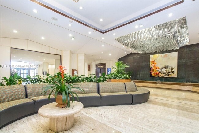 Building Photo - 999 Brickell Bay Dr