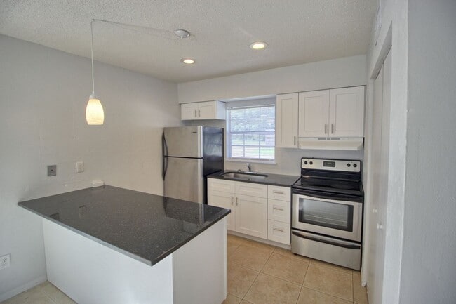 Building Photo - 1300 E Muriel St