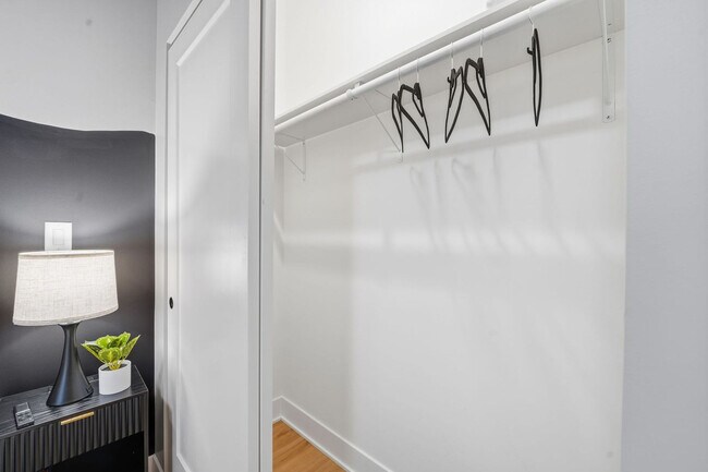 Building Photo - 6044 N Winthrop Ave