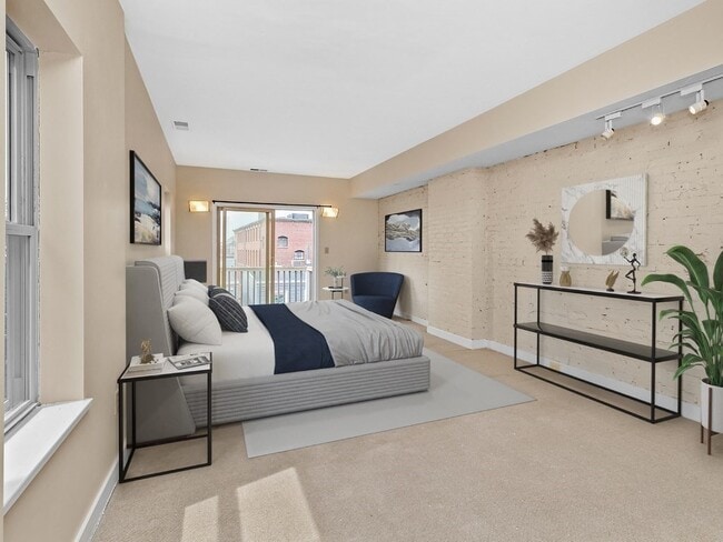 Building Photo - 297 Meridian St