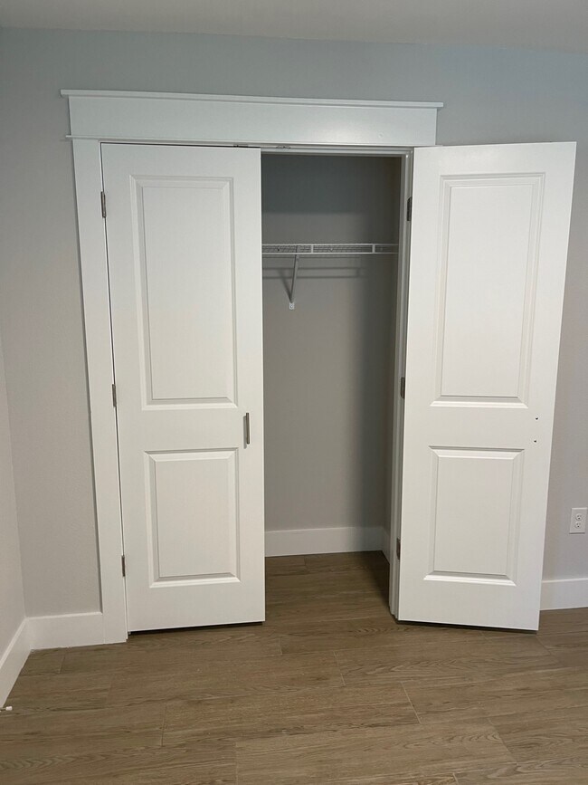 Building Photo - 51 Yacht Club Dr NE