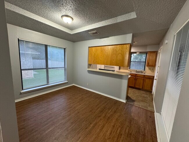 Building Photo - 2115 N Elm St