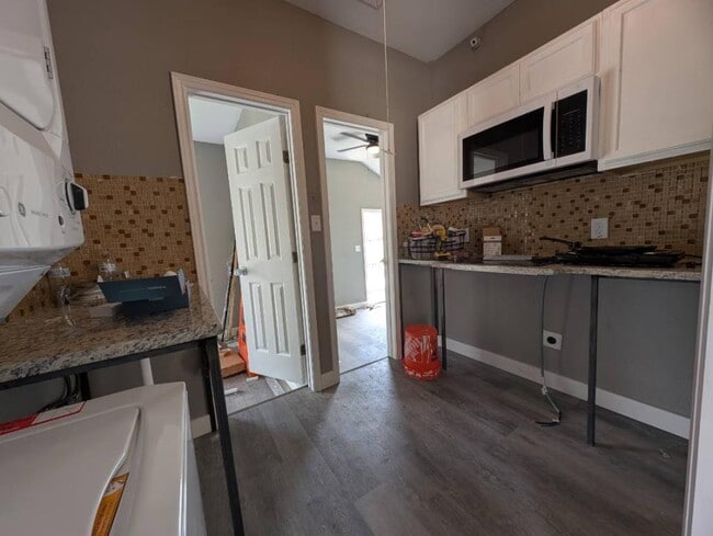 Building Photo - 3024 Searcy Dr