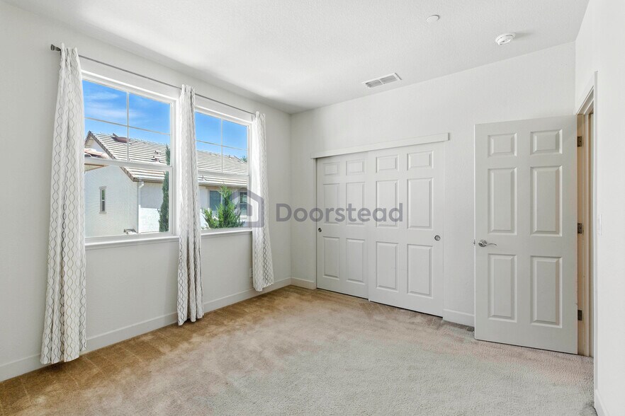 Building Photo - 4677 Lue Ln