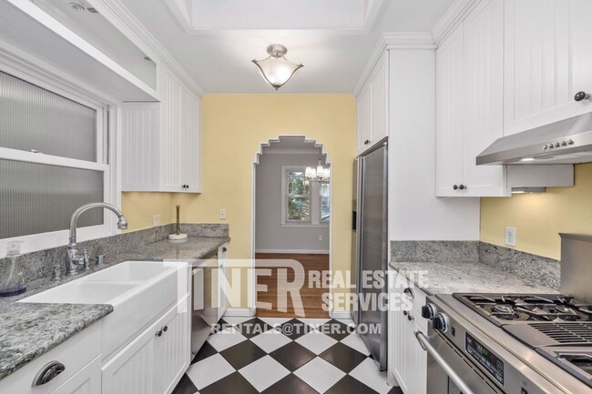 Building Photo - 3571 D St