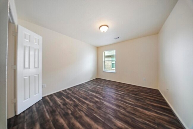 Building Photo - 5015 Bridgecrossing Ct