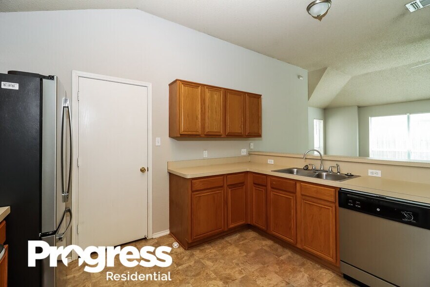 Building Photo - 10662 Flamewood Dr