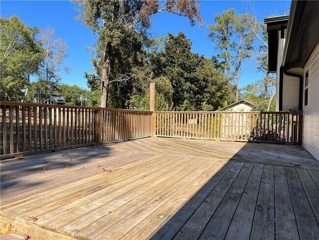 Building Photo - 550 Oglesby Bridge Rd SE