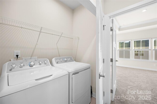 Building Photo - 9769 Oaklawn Blvd NW