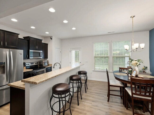 Building Photo - Lease OR Lease to Own