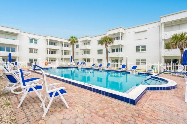 Building Photo - 1st Floor Oceanfront Condo