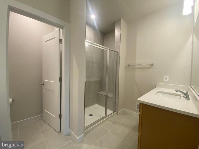 Building Photo - 43808 Middleway Ter