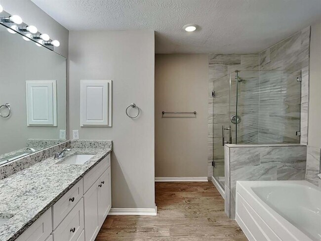 Building Photo - 18115 Water Mill Dr