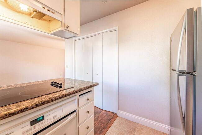 Building Photo - Move-In Ready 1-Bedroom Condo in Cobblestone Glen – $1,495 SEE VIDEO